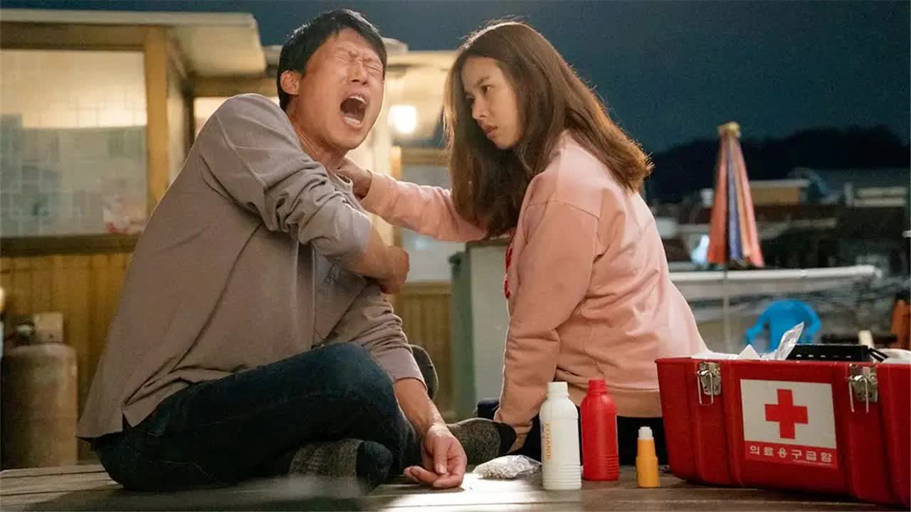 冷酷杀手和穷屌丝互换身份！全程高能，笑到头掉！