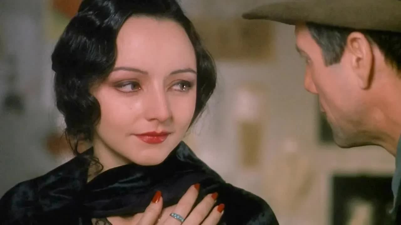 《情迷六月花》影史经典唯美之作，性感女神演绎三人不伦恋，举手投足皆是风情万种！