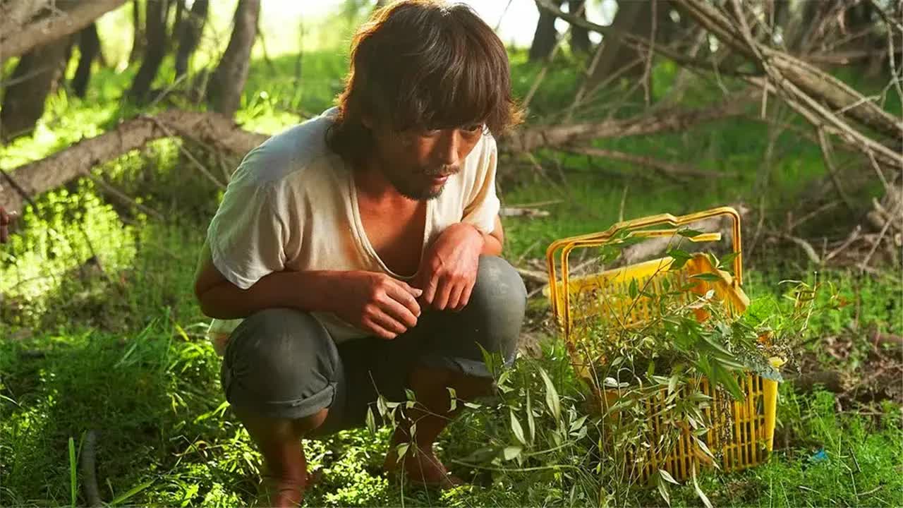 男子流落荒岛，求生手段特殊，最后还能抱得美人归！