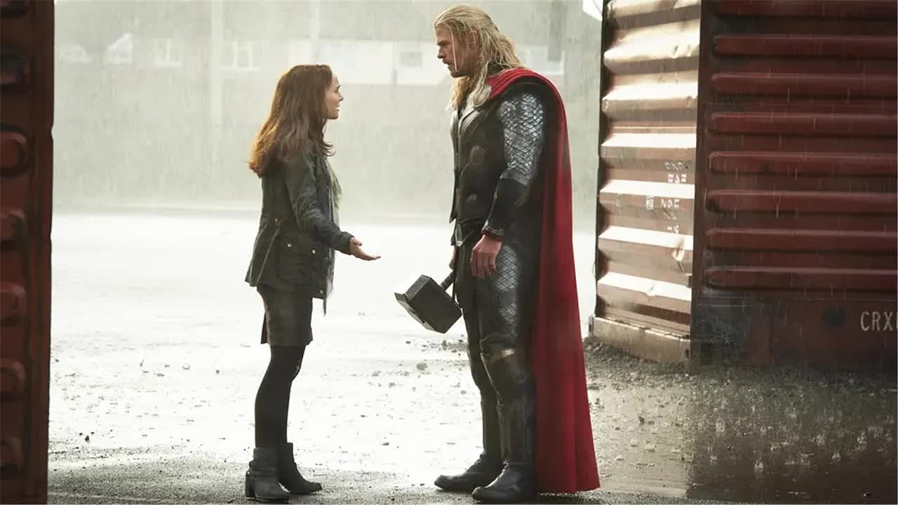 雷神来地球找女朋友，见面先挨俩嘴巴，地球女人还是猛啊！《雷神2》