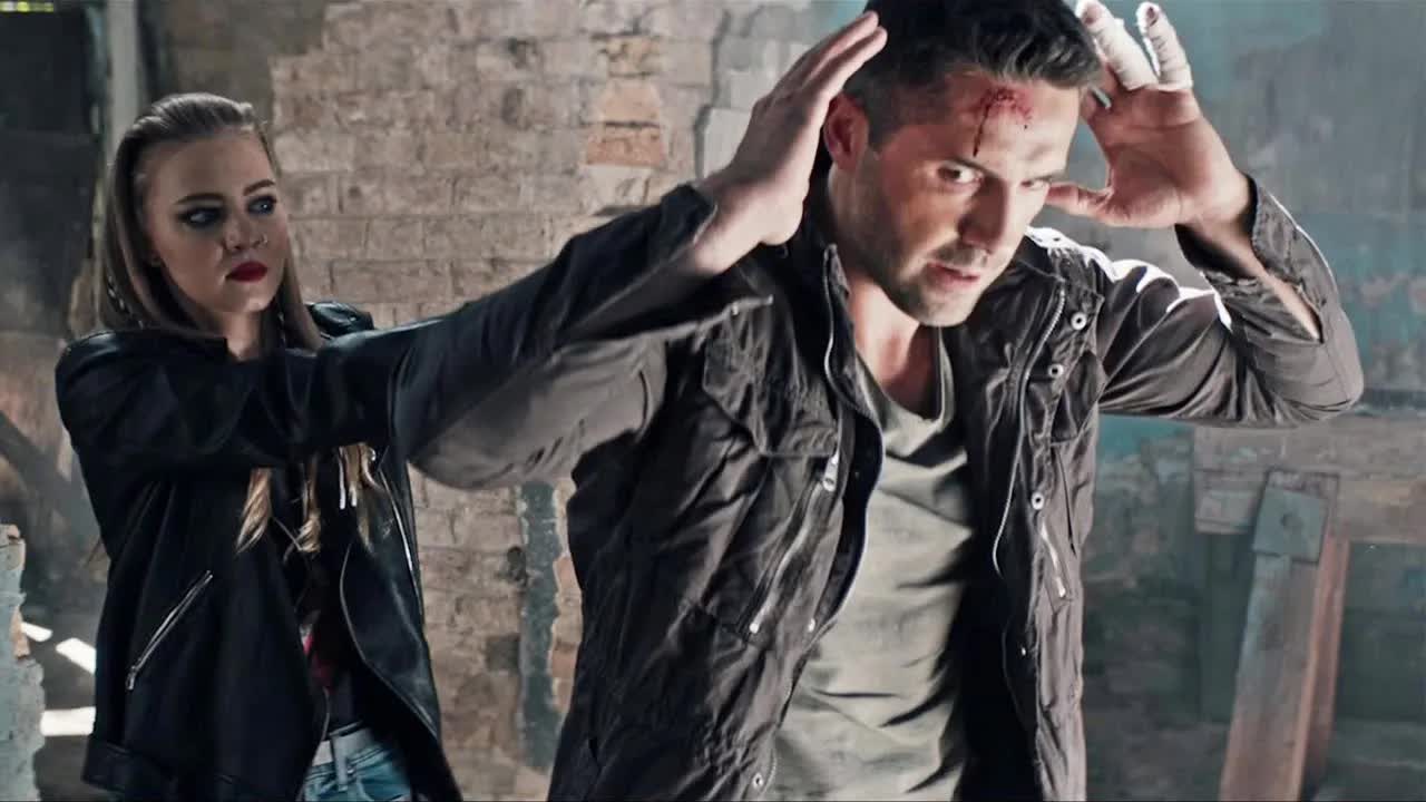 妻子被中情局害死，拳王丈夫重出江湖，一人掀翻中情局，狠到发狂！火爆动作片