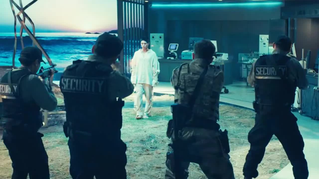 军方研制出最强变异人，榴弹炮都打不死，一人横扫一群特工！