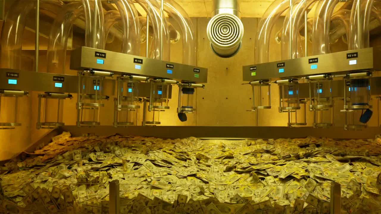 挖掘机司机挖到金库，用抽风机，抽走2000万美元！高分犯罪片